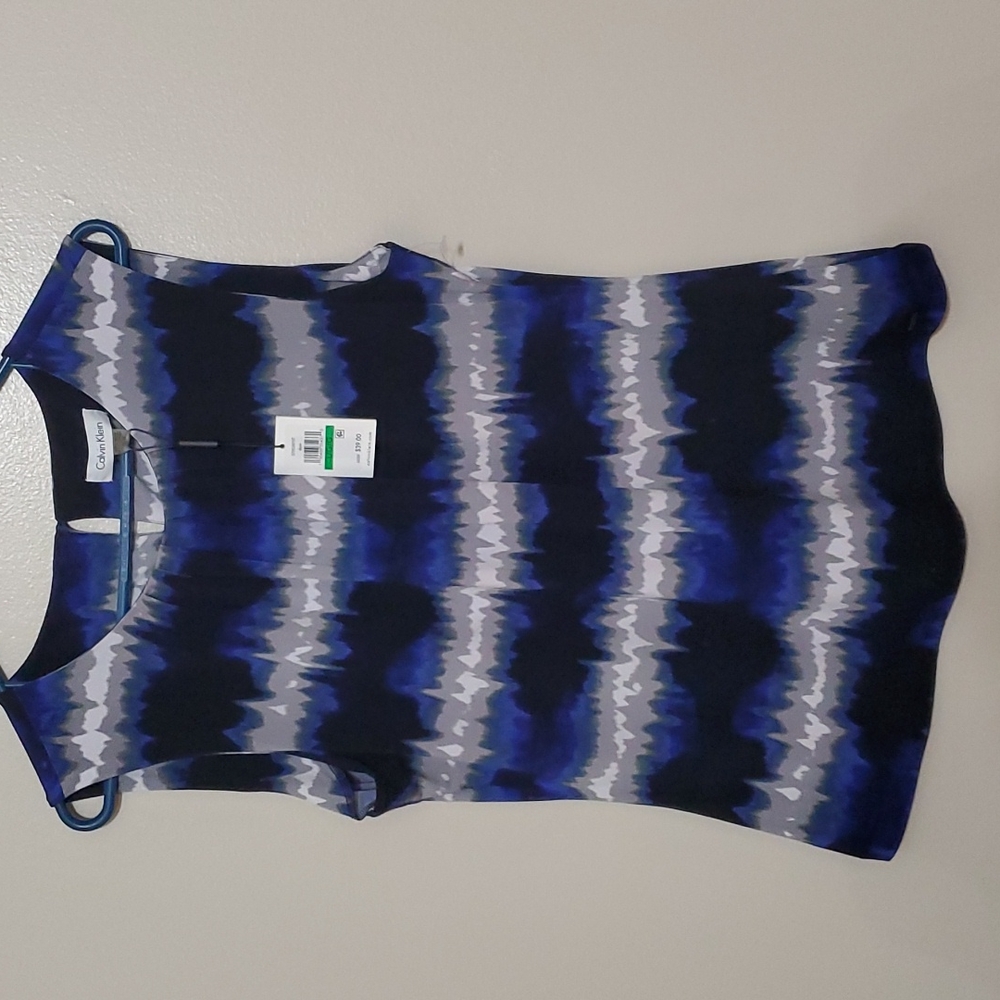 Tops - Picture 2 of 4